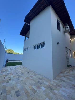 CASA NA FAROLÂNDIA