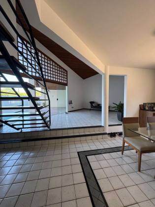 CASA NA FAROLÂNDIA