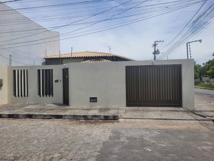 Casa de esquina na Aruana