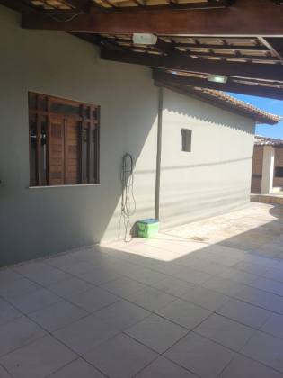 Casa de esquina na Aruana