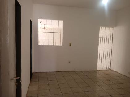 CASA E PONTO COMERCIAL  NA FAROLÂNDIA