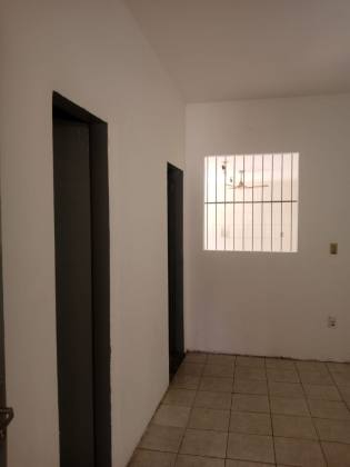 CASA E PONTO COMERCIAL  NA FAROLÂNDIA