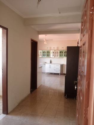 CASA E PONTO COMERCIAL  NA FAROLÂNDIA