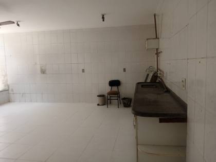 CASA E PONTO COMERCIAL  NA FAROLÂNDIA