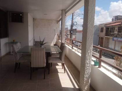 CASA E PONTO COMERCIAL  NA FAROLÂNDIA