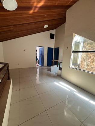 CASA NA FAROLÂNDIA