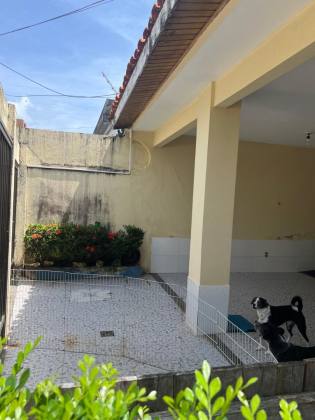CASA NA FAROLÂNDIA