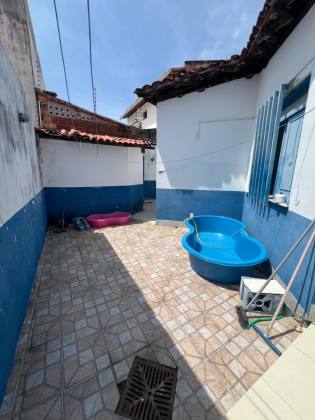 CASA NA FAROLÂNDIA
