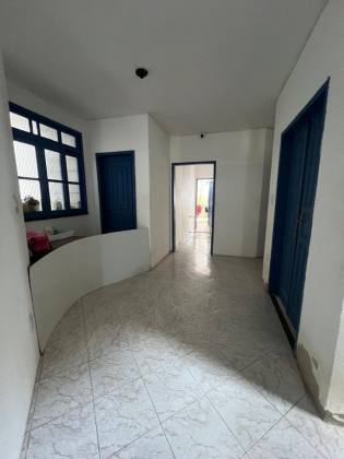 CASA NA FAROLÂNDIA