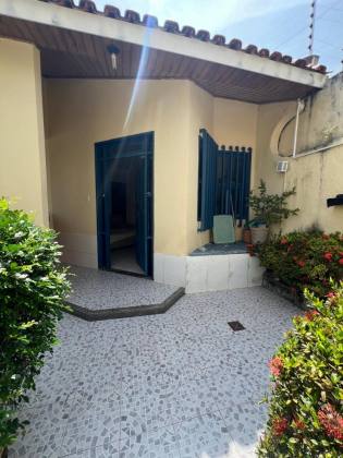 CASA NA FAROLÂNDIA