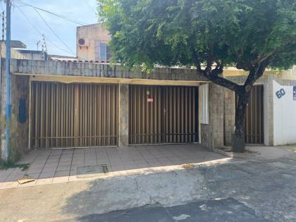 CASA NA FAROLÂNDIA