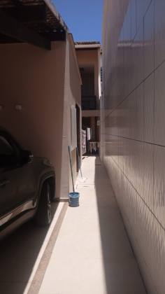 CASA EM RUA PÚBLICA - JABOTIANA