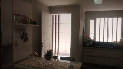 CASA EM RUA PÚBLICA - JABOTIANA
