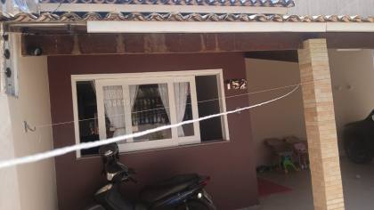 CASA EM RUA PÚBLICA - JABOTIANA