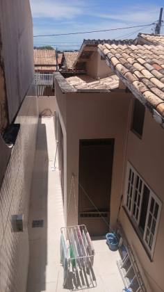 CASA EM RUA PÚBLICA - JABOTIANA