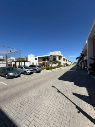 Casa em Villas do Atlântico  |  4/4 com suítes