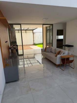 Casa em Villas do Atlântico  |  4/4 com suítes