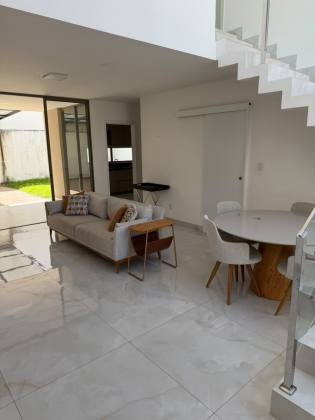 Casa em Villas do Atlântico  |  4/4 com suítes