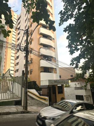 Rua Carmen Miranda Pituba 2/4 com suíte