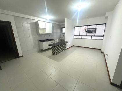 Rua Carmen Miranda Pituba 2/4 com suíte