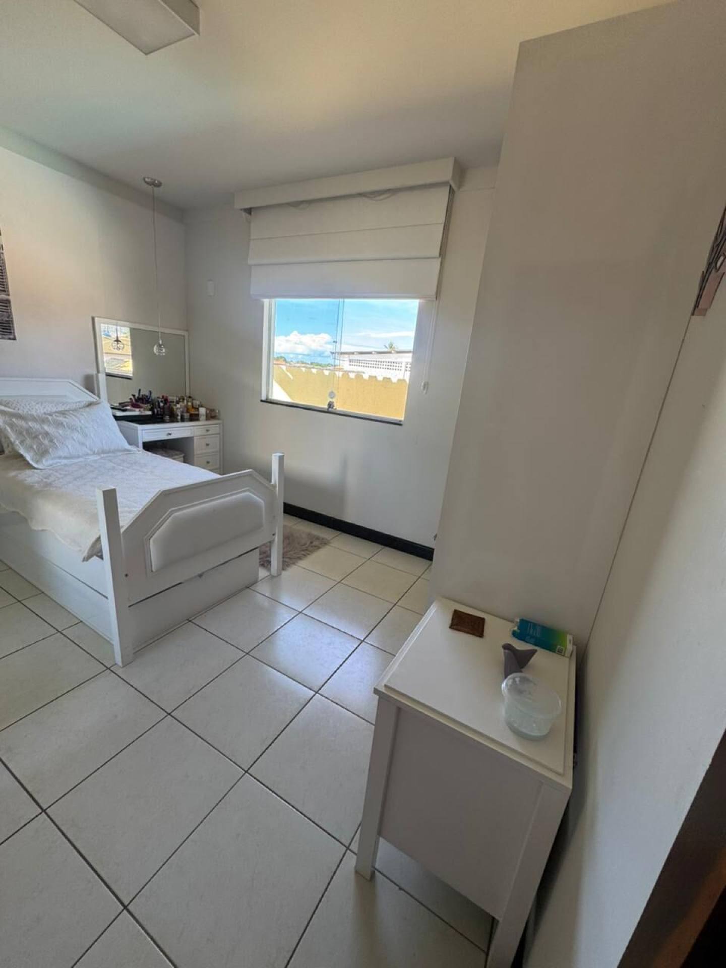 Casa em Lauro de Freitas 4/4 com 03 suítes