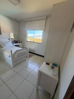Casa em Lauro de Freitas 4/4 com 03 suítes