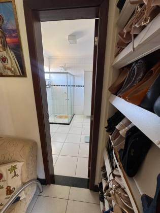 Casa em Lauro de Freitas 4/4 com 03 suítes