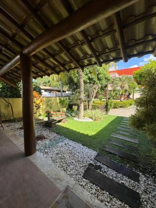 Casa em Lauro de Freitas 4/4 com 03 suítes