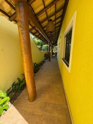 Casa em Lauro de Freitas 4/4 com 03 suítes