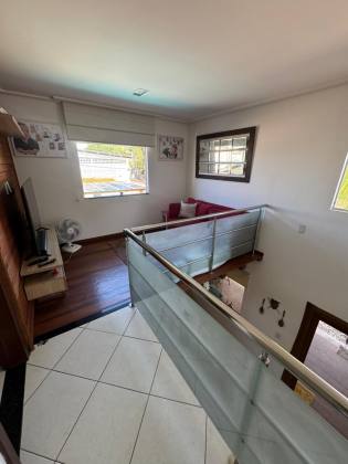Casa em Lauro de Freitas 4/4 com 03 suítes