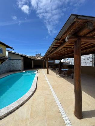 Casa em Lauro de Freitas 4/4 com 03 suítes