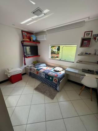 Casa em Lauro de Freitas 4/4 com 03 suítes