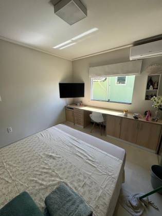 Casa em Lauro de Freitas 4/4 com 03 suítes