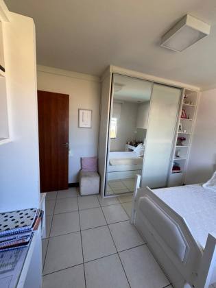 Casa em Lauro de Freitas 4/4 com 03 suítes