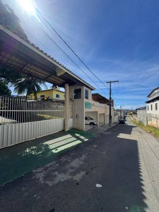 Casa em Lauro de Freitas 4/4 com 03 suítes