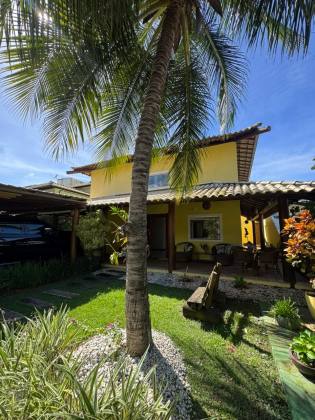 Casa em Lauro de Freitas 4/4 com 03 suítes