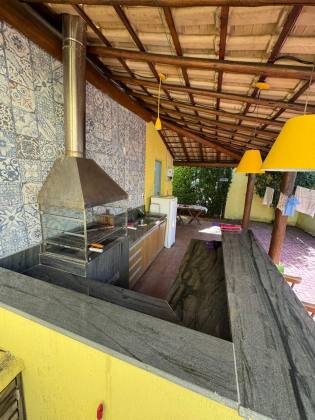 Casa em Lauro de Freitas 4/4 com 03 suítes