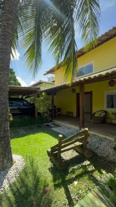 Casa em Lauro de Freitas 4/4 com 03 suítes