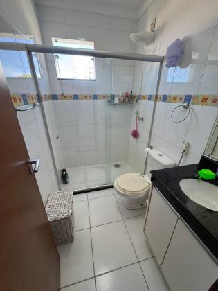 Casa em Lauro de Freitas 4/4 com 03 suítes