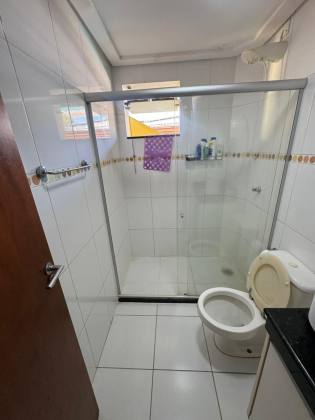 Casa em Lauro de Freitas 4/4 com 03 suítes