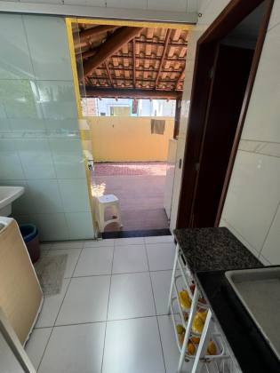 Casa em Lauro de Freitas 4/4 com 03 suítes