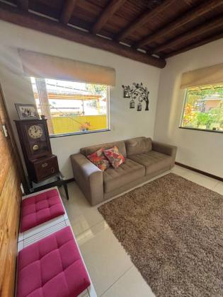 Casa em Lauro de Freitas 4/4 com 03 suítes