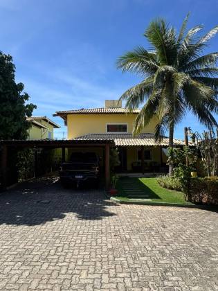 Casa em Lauro de Freitas 4/4 com 03 suítes