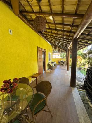 Casa em Lauro de Freitas 4/4 com 03 suítes
