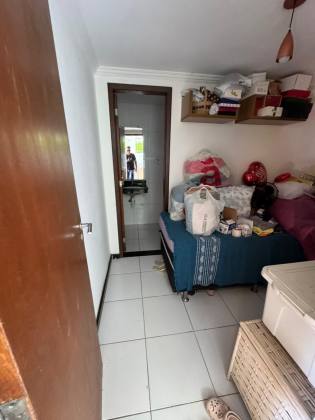 Casa em Lauro de Freitas 4/4 com 03 suítes
