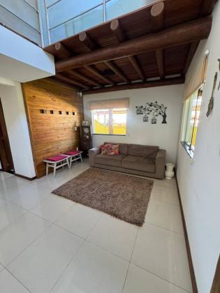 Casa em Lauro de Freitas 4/4 com 03 suítes