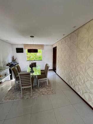 Casa em Lauro de Freitas 4/4 com 03 suítes