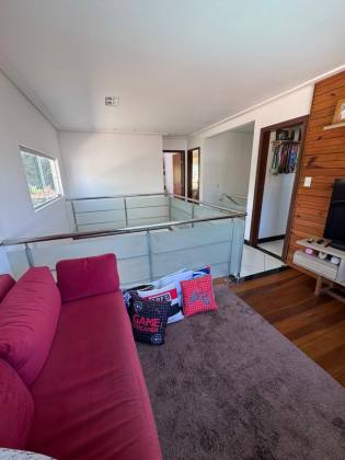 Casa em Lauro de Freitas 4/4 com 03 suítes