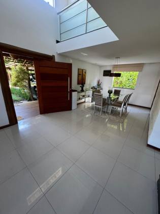 Casa em Lauro de Freitas 4/4 com 03 suítes