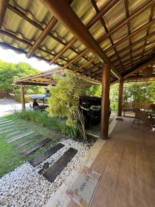 Casa em Lauro de Freitas 4/4 com 03 suítes
